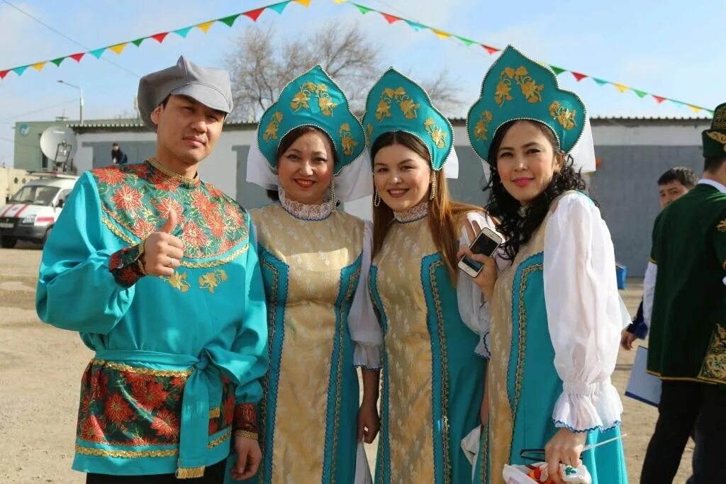Жители Казахстана. Этнические казахи. Жители Казахстана фото. Обрусевшие казахи. Казашек на русском языке
