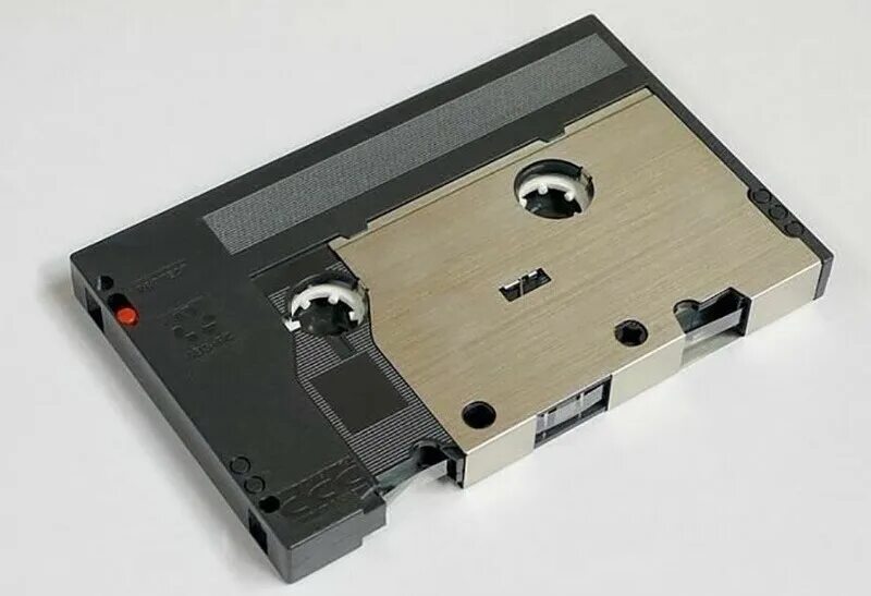 Качество кассет. Цифровая компакт кассета. Цифровые кассеты DCC. DCC кассета. Philips Digital Compact Cassette.