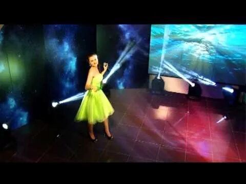 Хрустальный соловей. Хрустальный соловей 2015 коллектив. хрустальный соловей фотографии. татарская песня певица в белом платье хрустальный соловей.