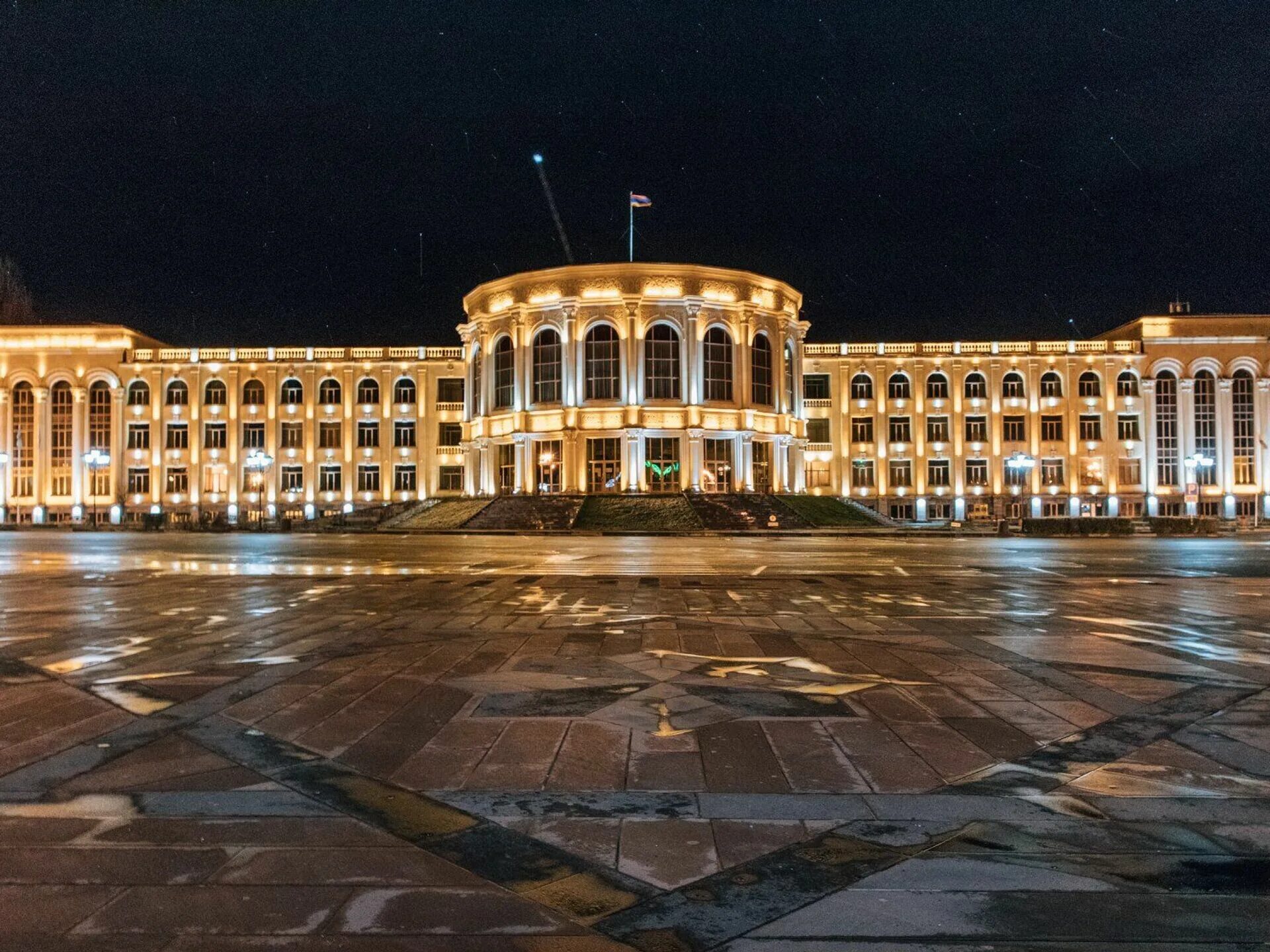 Гюмри время. Гюмри центр города. гюмри армения. гюмри центральная площадь. город гюмри армения.