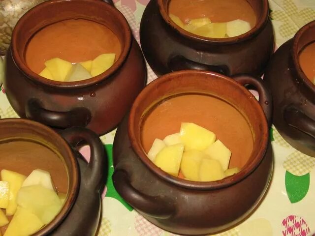 картошка в горшочках температура и время. картошка в горшочках температура и время. картошка запеченная в горшочке. блюда в горшочках в духовке режим. картошка в горшочках температура и время.