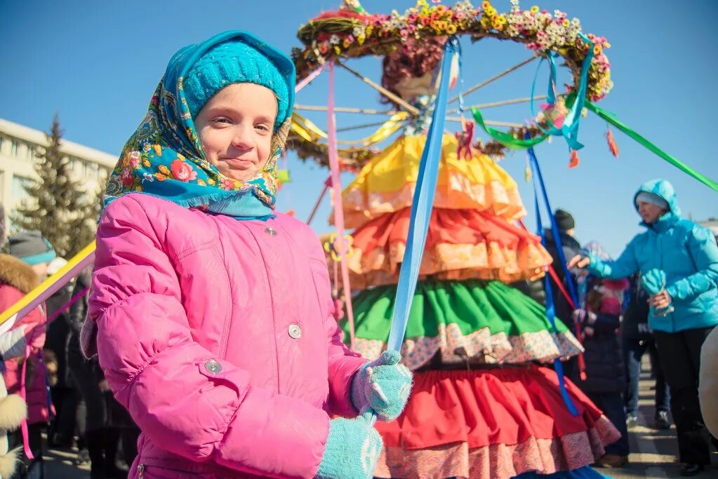 Благовещенск вчера. Масленица ярмарка. благовещенск народные гуляния. масленичный поезд. масленица в благовещенске.