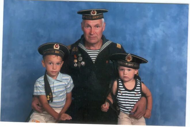 Семья моряка. Семья моряков. Фотосессия морячки. Фотозона в морском стиле. Девушка офицер.