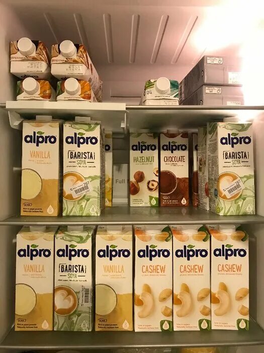 Alpro barista. Альпро бариста. Alpro в кофе. Альтернативное молоко Alpro Barista. Альпро банан бариста.