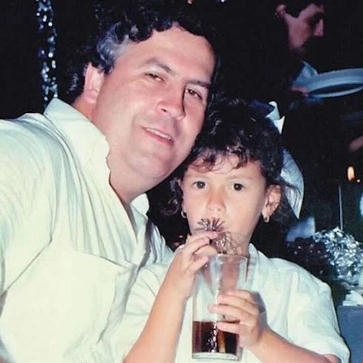 Мануэла эскобар. Жена пабло эскобара. Пабло эскобар в журнале форбс. Жена пабло эскобара сейчас. Песня ты хотела жить как дочь эскобара.