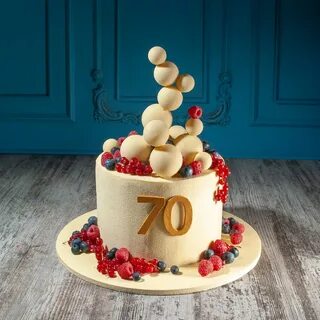 Что подарить женщине 70 на новый год