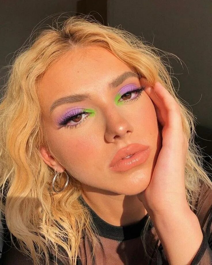 Макияж для лета фото INBEAUT MAGAZINE on Instagram: "#inbeautmag via @marikasikharuli" Lila augen mak