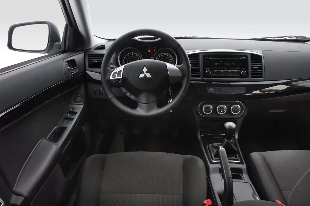 Лансер 10 комплектации. Mitsubishi lancer 10 салон. митсубиси лансер 10 рестайлинг салон. митсубиши лансер 10 салон. мицубиси ланцер 10 салон.