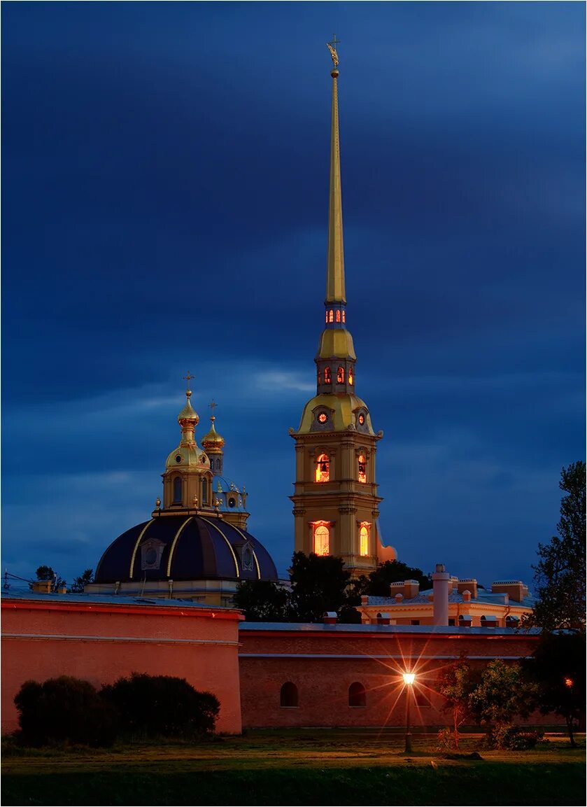 Шпиль петропавловского собора в петербурге. Колокольня петропавловского собора в санкт-петербурге. Петропавловский собор санкт-петербург. Петропавловский собор санкт-петербург шпиль. Петропавловский шпиль в санкт петербурге.