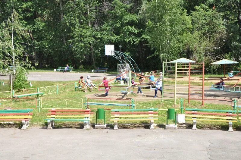 Родничок чебаркуль. Родничок Еловое Чебаркуль. База отдыха Родничок Еловое. Озеро Еловое Родничок. Озеро Еловое база Родничок.