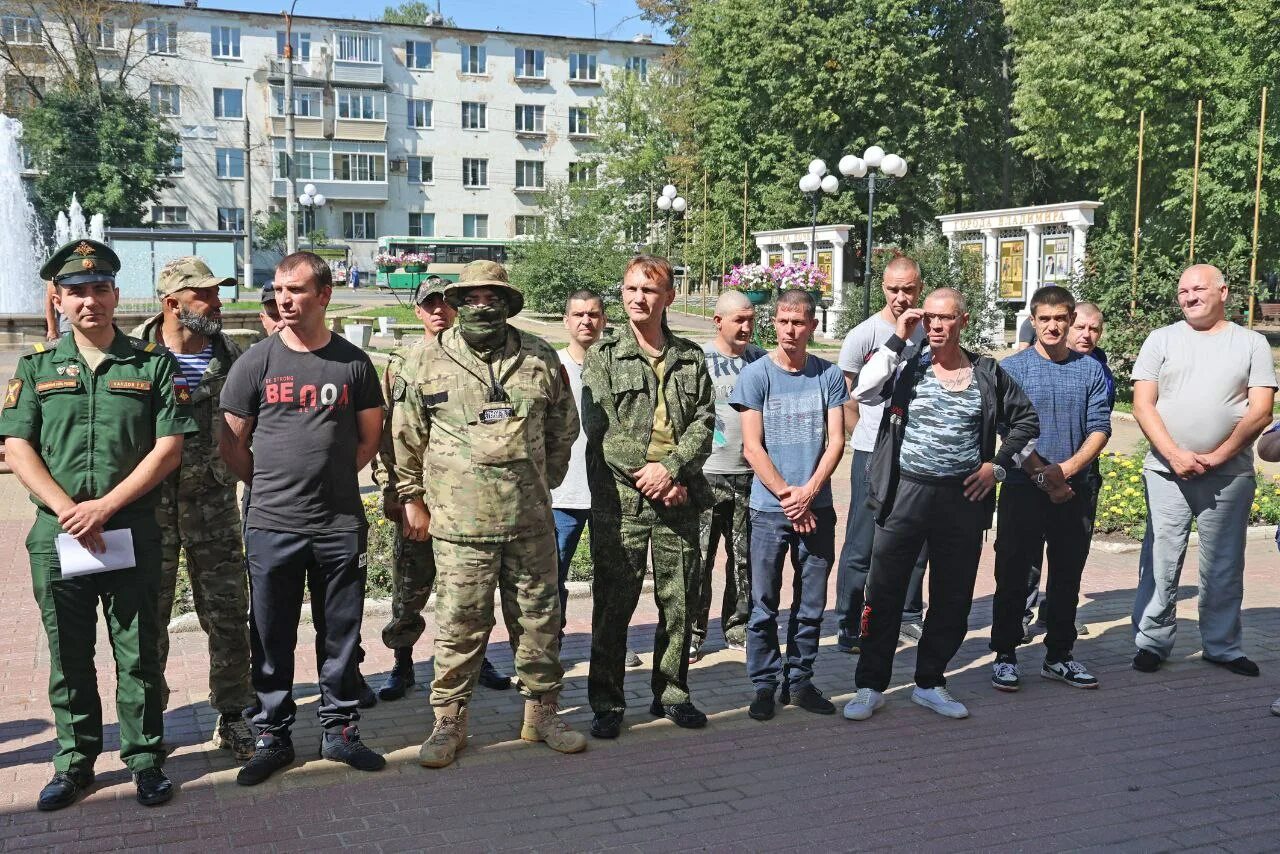 Добровольцы в российскую армию. Торжественное мероприятие воинской части. Погибшие на Украине военные из России.