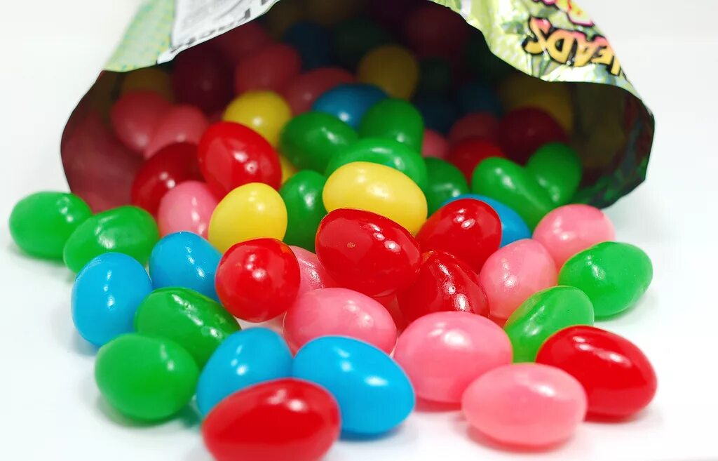 Драже как называется. Драже warheads sour jelly beans. джелли бин жевательный мармелад. вархедс джелли бинс (warheads sour jelly beans) 113гр (12) 5017. разноцветное драже желейное.