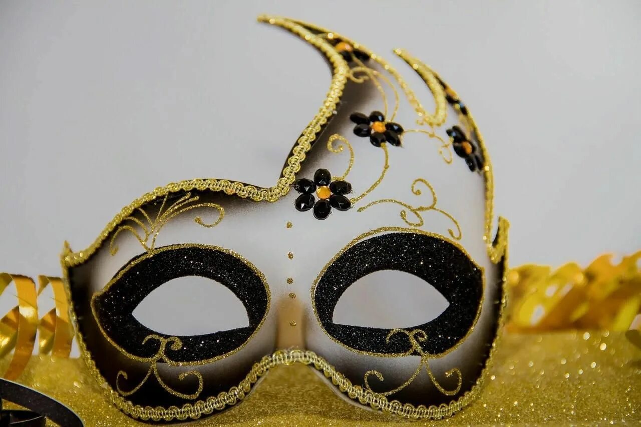 Маскарадная маска. Красивые карнавальные маски. Маска венецианская. Красивые маски на маскарад. Изготовление театральных масок