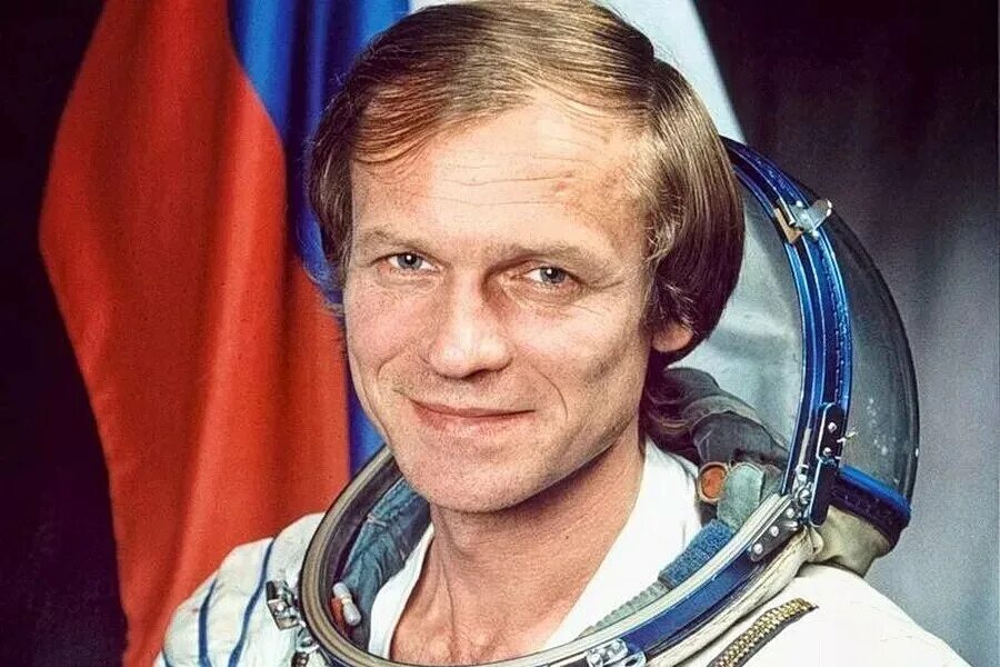 Первые известные космонавты. Авдеев космонавт.