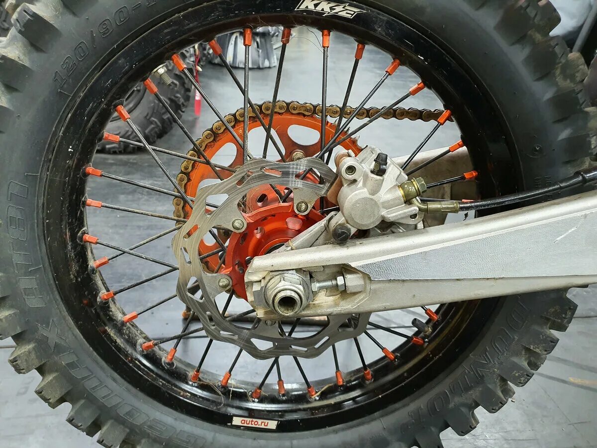 заднее колесо эндуро. эндуро на заднем колесе. заднее колесо рейсер 200 эндуро. втулка заднего колеса enduro st 250. заднее колесо racer enduro 150.