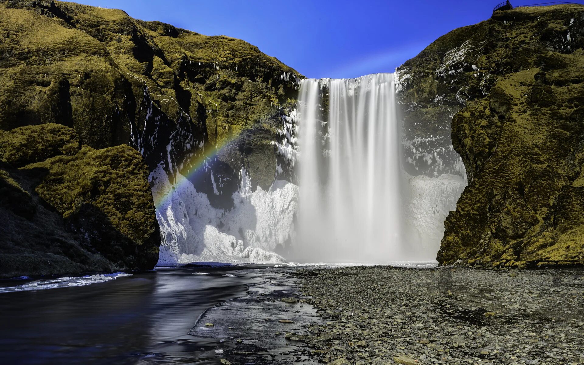 Могучие водопады. Водопад Скоугафосс Исландия. Водопад Скоугафосс (Skógafoss). Скогафосс в Исландии. Водопад Скоугафосс Исландия сверху.