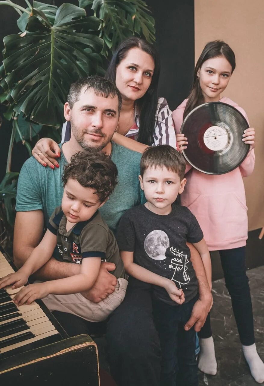 Семья китаевы алтайский край. Семья зинченко бийск. Сереброполь. Законы алтайского края семья. Многодетная семья в алтайском крае зинченко.
