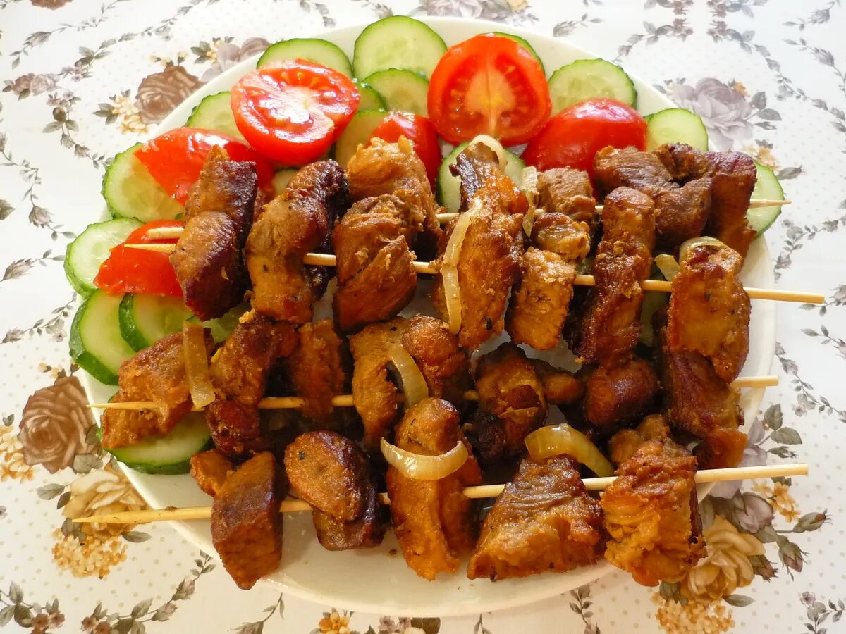 шашлык в духовке на решетке. шашлык свинина. шашлык. шашлык из свинины. кийма кабоб.