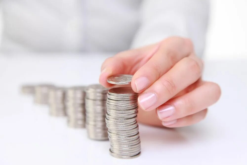 More income. Инвестиции картинки. Бизнесмен с деньгами. More income. More income.
