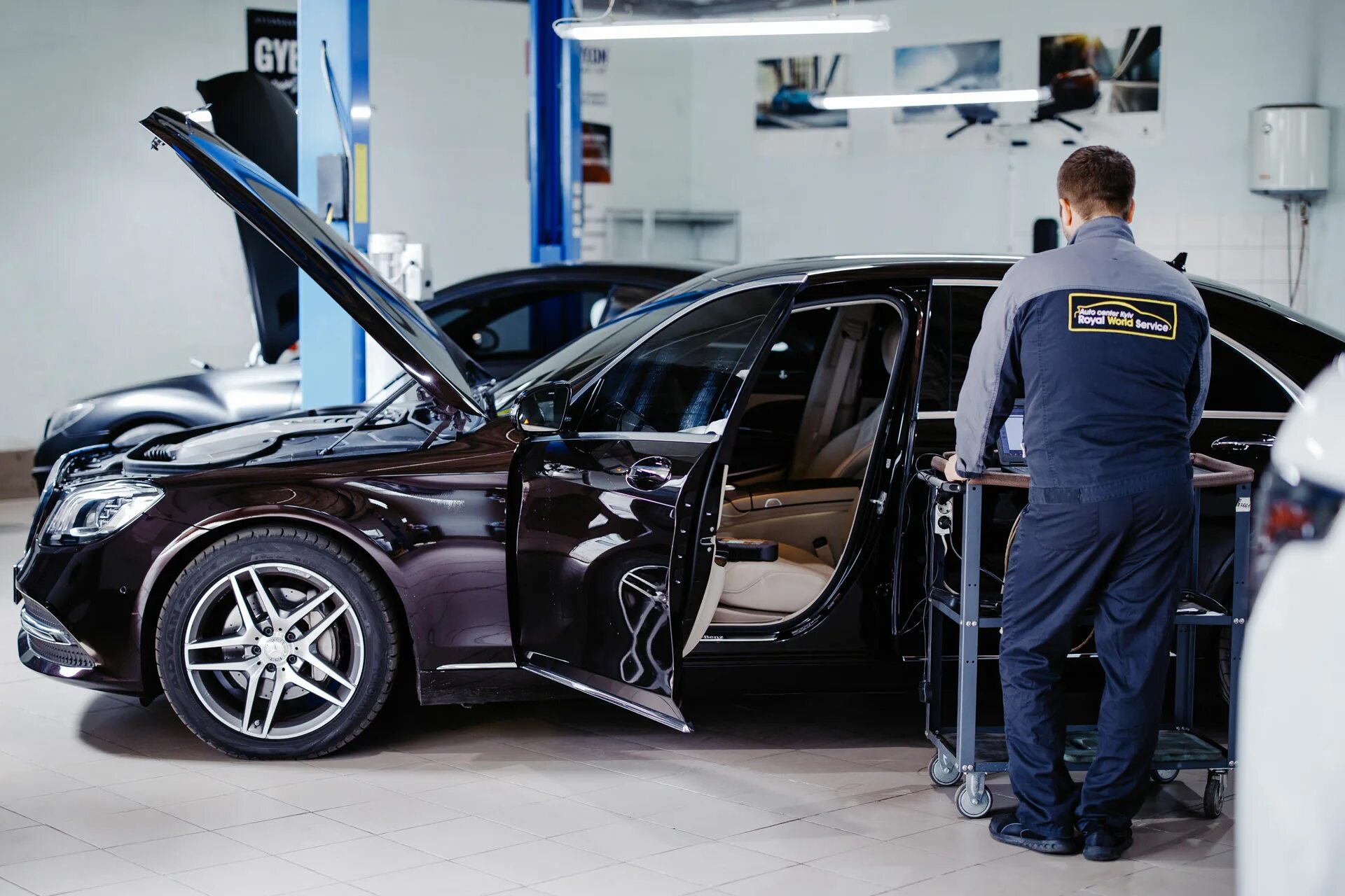 Автосервис Мерседес. Сервис Мерседес Бенц. Автомобиль Mercedes Benz service. Автосервис ленд Мерседес. Мерседесы реставрация