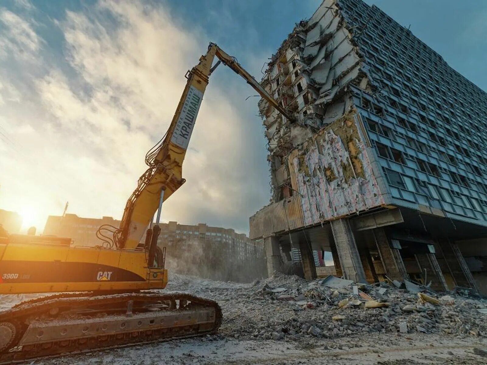 Снос детского сада в сергиевом посаде. Снос 2017. Реновация девятиэтажка. Снос 2017. Ривьера казань аквапарк снесли.