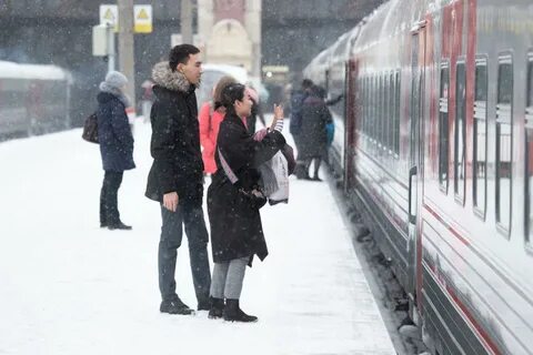 Перрон пассажиры