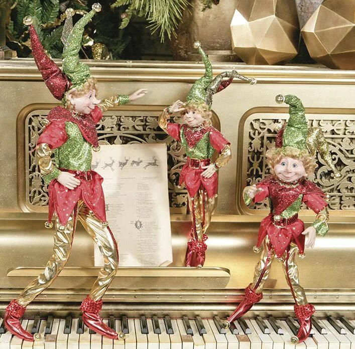 Эльф украшенный. Декор с эльфами статуэтками Рождественские. Christmas Table from Elf.