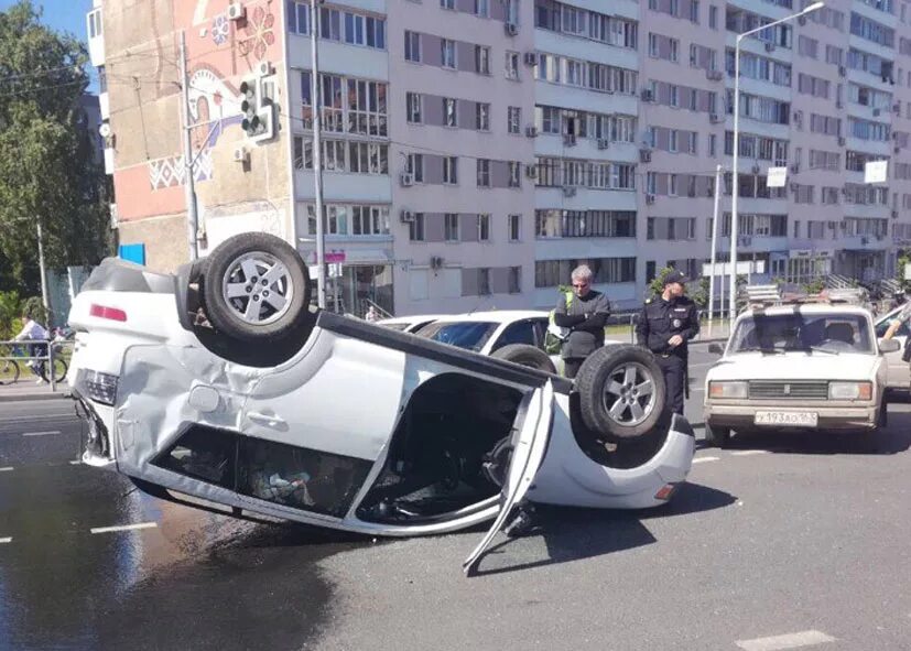 Авария на ново садовой. Пересечение Ново садовой и Осипенко. Перекресток Ново Садовая Осипенко. ДТП Самара Ново Садовая Осипенко. Пересечение Новосадовой и Осипенко.