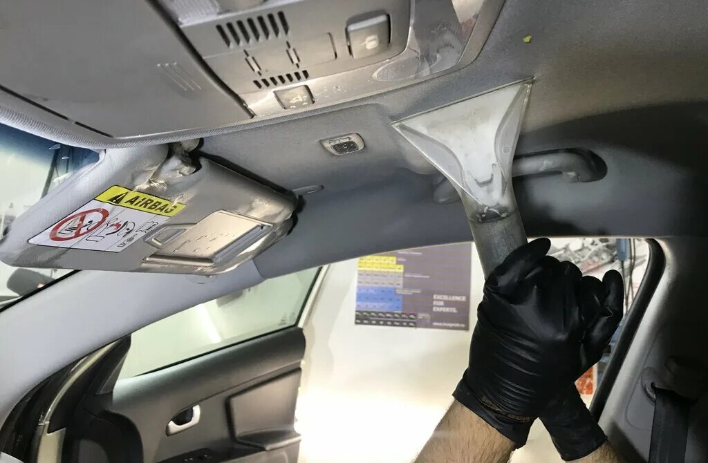 Химчистка потолка автомобиля. Химчистка ваз 2114. Химчистка потолка в машине. Химчистка автомобилей салон потолок. Химчистка потолка в машине.