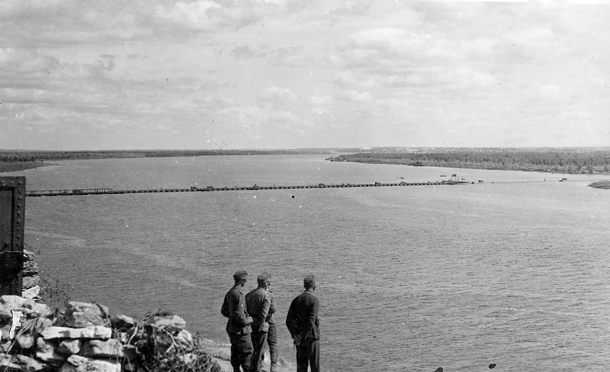 Переправа днепр. Переправа через Днепр 1943. Битва за Днепр 1944. Битва за Днепр 1943 переправы. Восточный вал битва за Днепр.