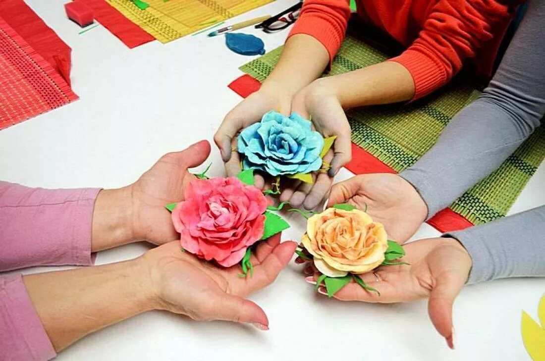 отличный мастер класс. отличный мастер класс. брошь цветок из ткани. изделия из фоамирана. поделки из фоамирана.