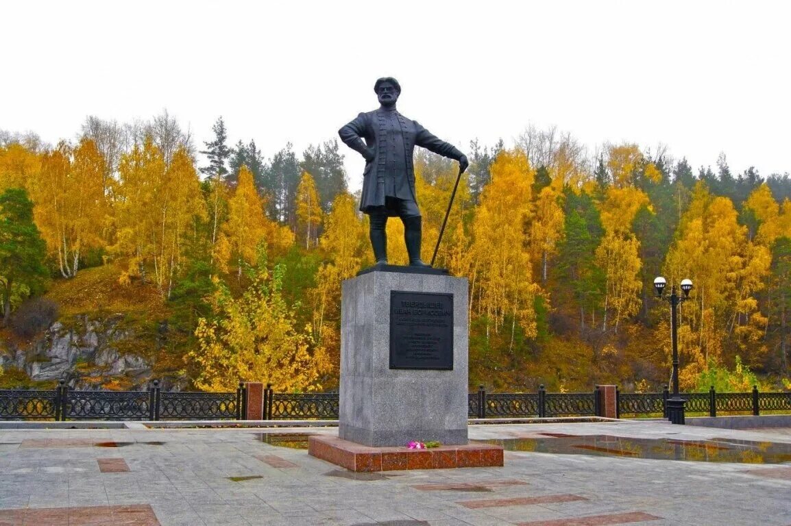 Белорецку лет. Твердышев памятник Белорецк. Белорецк города Башкортостана. Достопримечательности города Белорецк. Сквер Блюхера Белорецк.