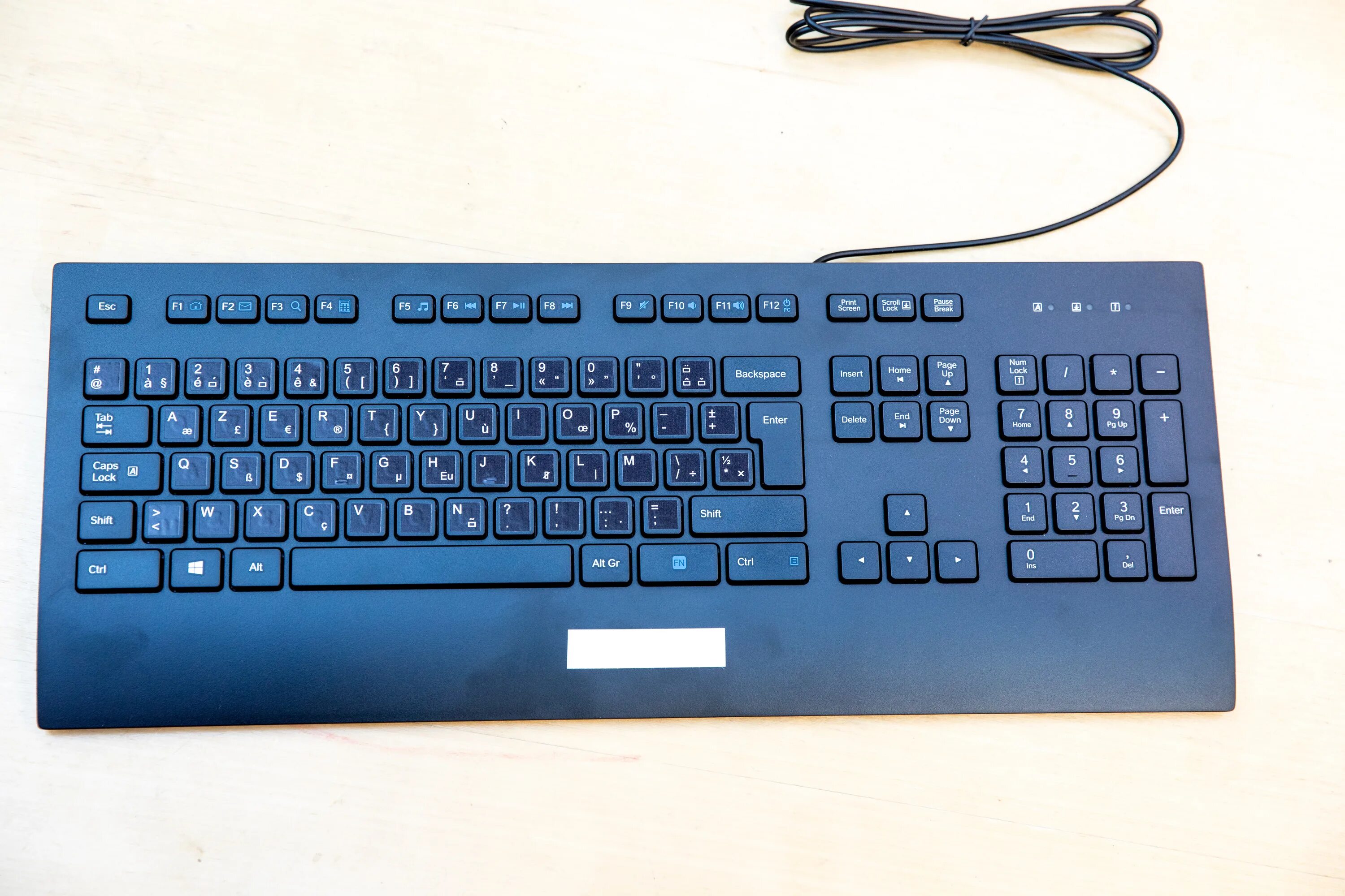 Macbook pro 14 клавиатура. Azerty rb-1450. Azerty 1551. Azerty ноутбук. Azerty 1551.