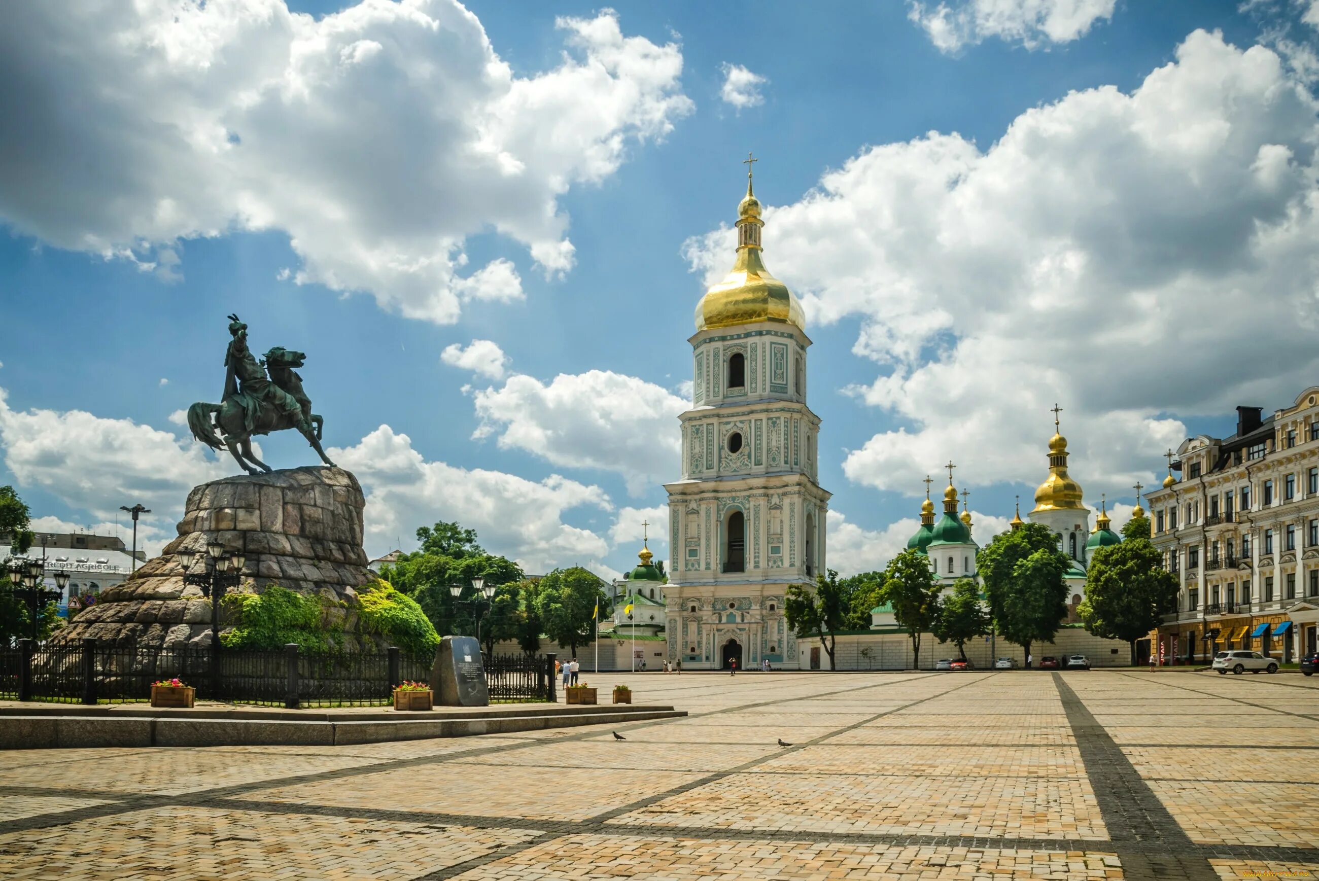 Софиевская площадь Киев. Софиевская площадь Киев памятник. Киев Софийская площадь храм. Киев красивый город