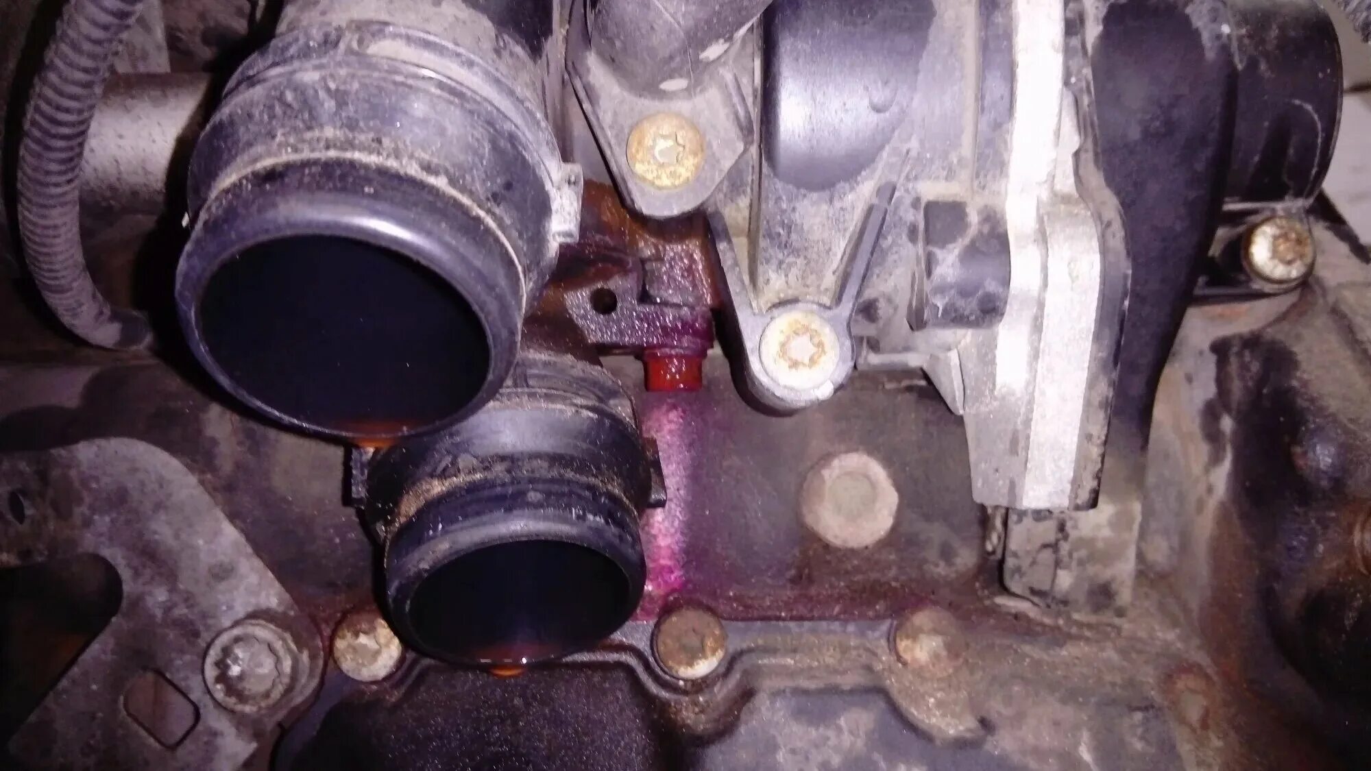 8 tsi. Крышка доп помпы cdab. Замена помпы cdab. Датчик помпы шкода октавия а5 1. Фиксатор температурного датчика на помпе 1.