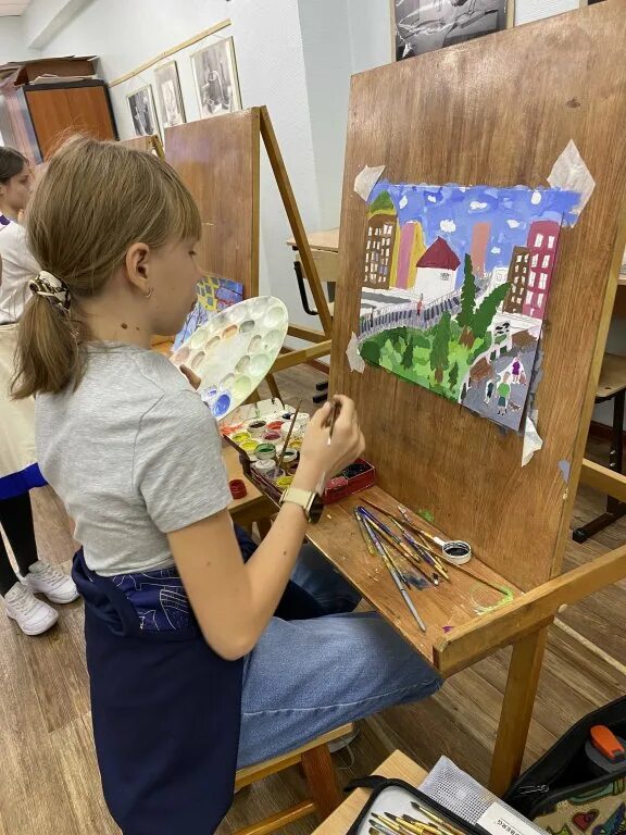 учащиеся художественной школы на пленэре в парке. этюд школа искусств художественная школа. учебный план художественной школы. художка для детей. занятие в детской художественной школе.