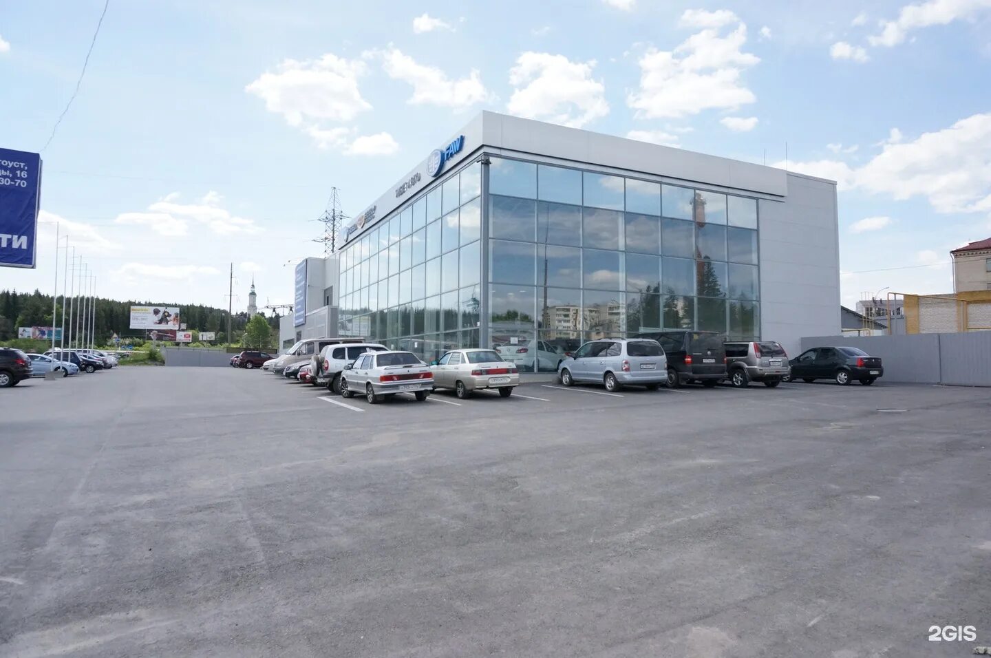 Автоцентр на гагарина. Тибет авто. Пилон автоцентр. Шигадзе тибет венецианец. Автосалон тибет авто в златоусте.