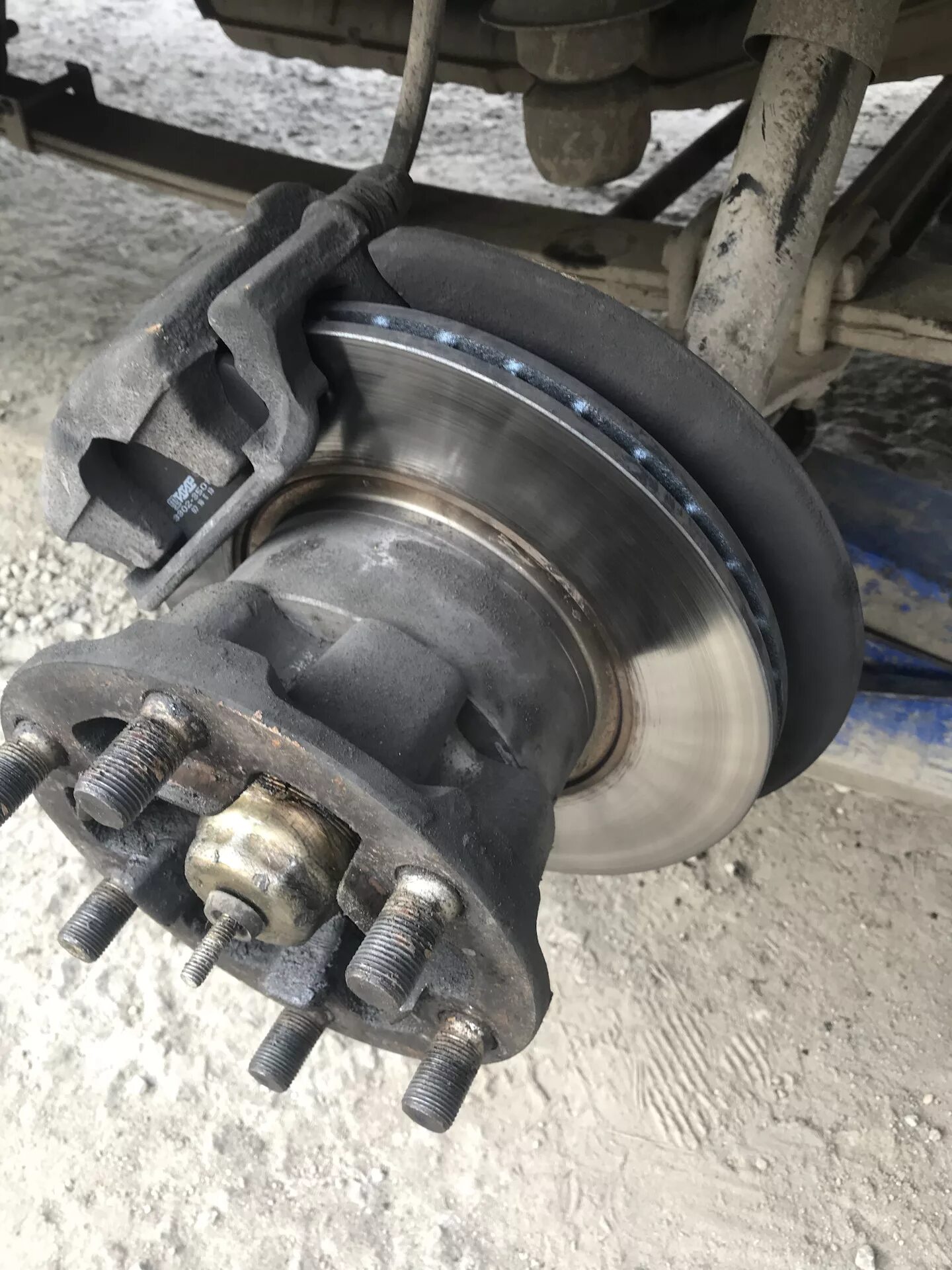 Замена передних тормозных дисков газель некст. Ступица газель бизнес. Тормозной диск газель некст драйв2. Диск тормозной передний газель бизнес. Замена передних дисков газель некст.