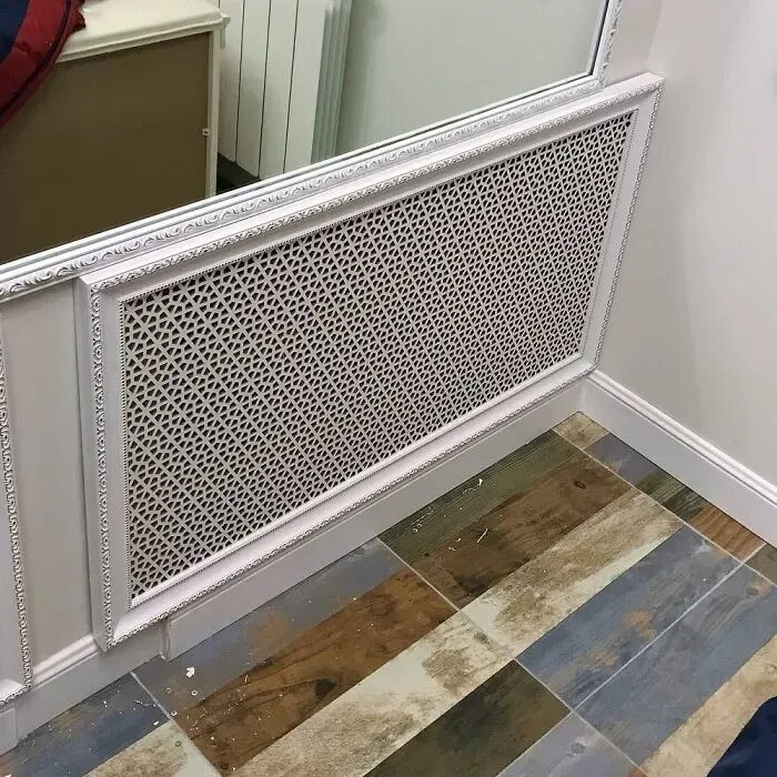 Экран для батареи отопления luxor rd 01. Экран на батарею. Экран батареи 44х25х70. Установка экранов радиаторы. Экран на батарею отопления.