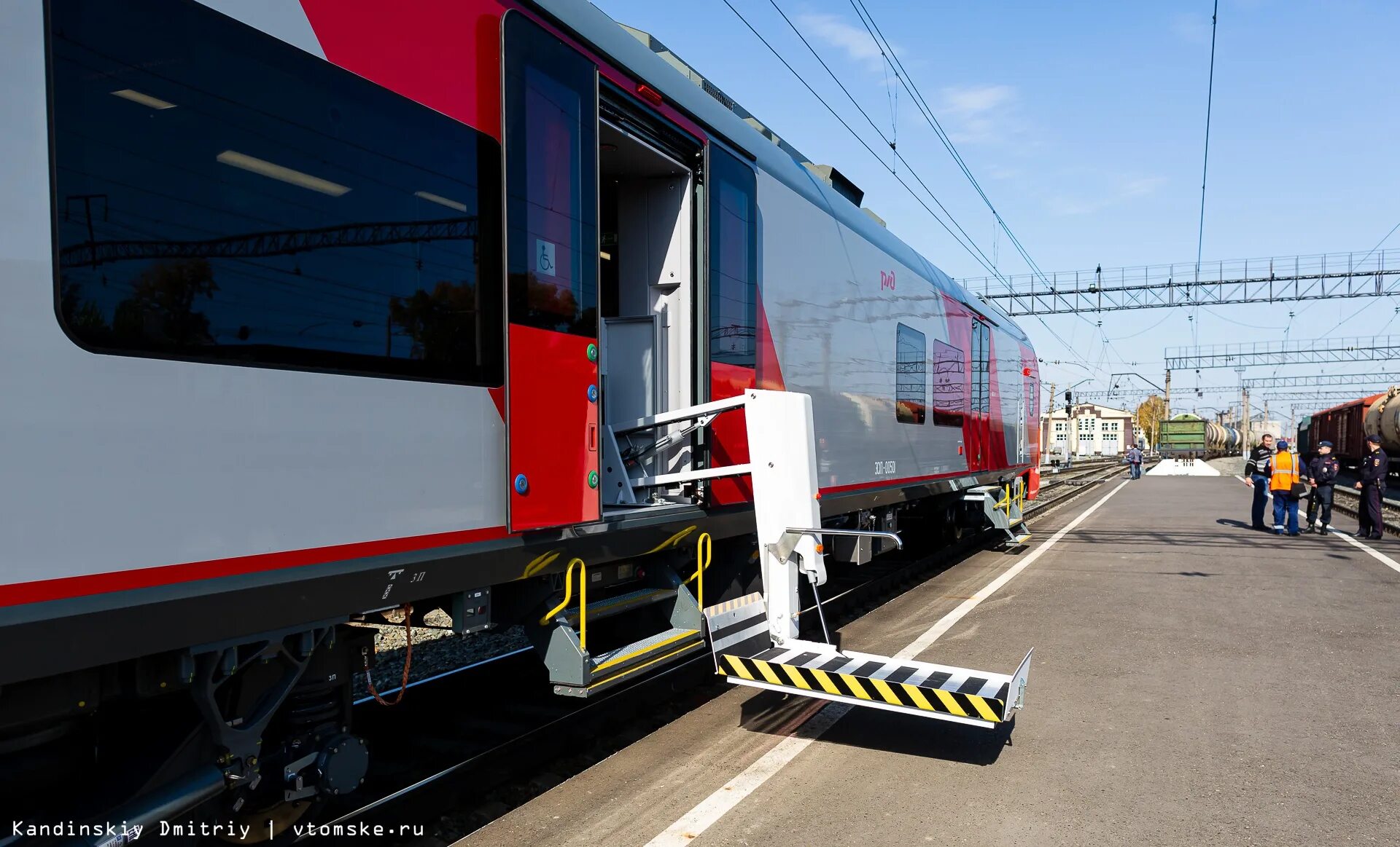 Ласточка екатеринбург омск. Электропоезд ласточка екатеринбург. Ласточка качканар екатеринбург. Ласточка екатеринбург омск. Ласточка екатеринбург нижний тагил.