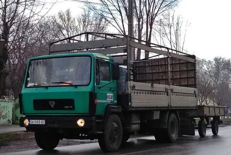 Грузовики там