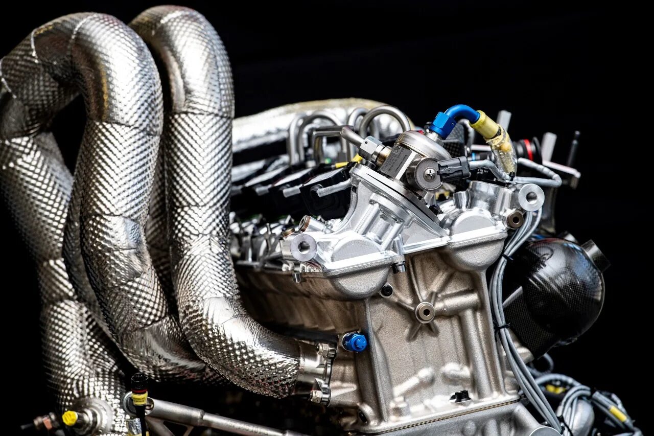 Текущие технологии в авиации. Двигатель nissan vc-turbo. Двигатель ауди v8 dtm. Двс реклама. V8 twin twin turbo.