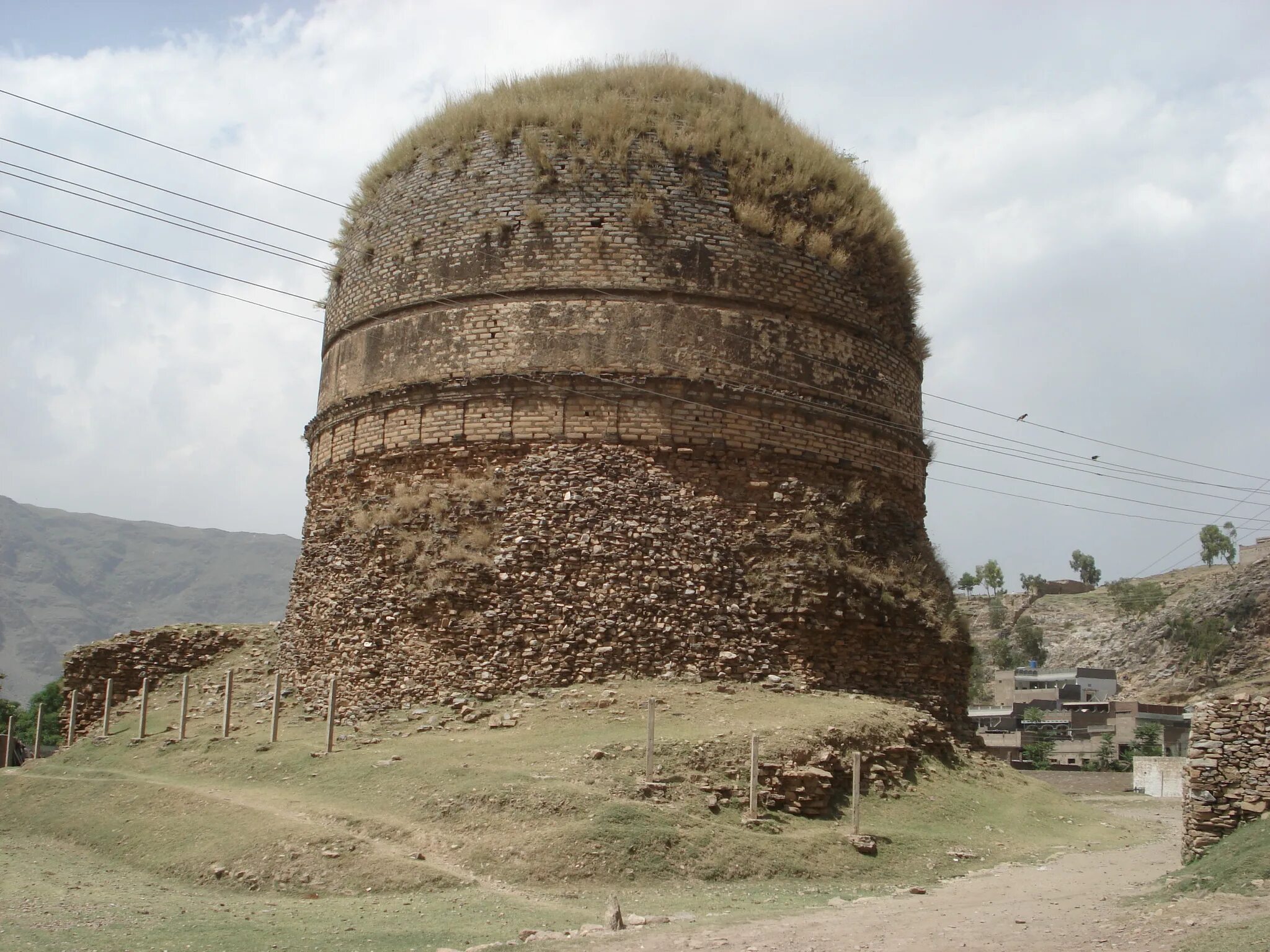 Ступа 2 в санчи. Большая ступа санчи индия. Ступа ii в санчи. Ступа в санчи. Ступа 2.