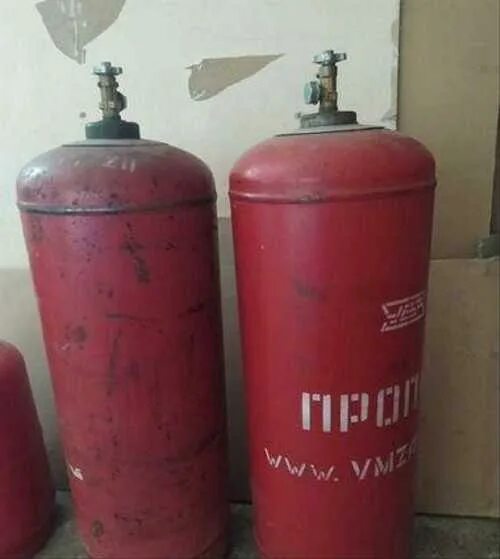 Нзга металлический газовый баллон 27 л. Пропановый баллон 50 литров. Заправка газового баллона в нижнем. Газовый баллон на кухне. Заправка маленький газовый баллончиков.