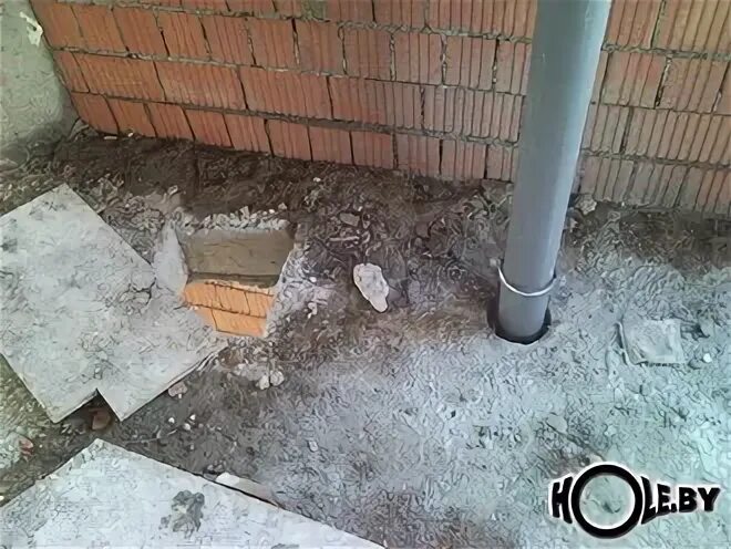 Канализационные трубы в подвале. Канализационные трубы в монолитной плите. Канализационная гильза 110 межэтажные перекрытия. Канализация в плитах перекрытия. Канализация в плитах перекрытия.