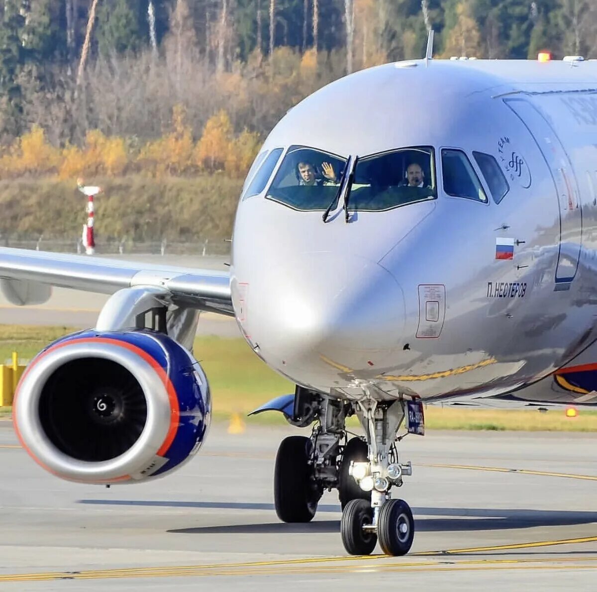 Отзывы самолетов россии. Sukhoi Superjet 100. Суперджет 100 самолет. SSJ 100. Самолет Sukhoi SSJ 100.