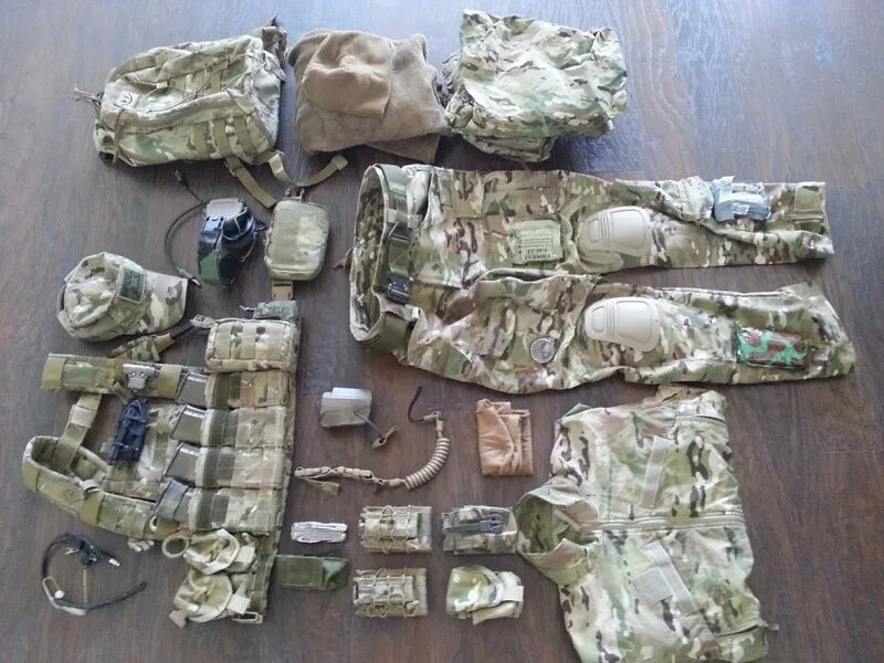 Снаряжение спн гру. Кбс 6б52 ратник. Современная российская военная форма. Снаряжение охотника edc. Спецназ фсб вымпел экипировка.