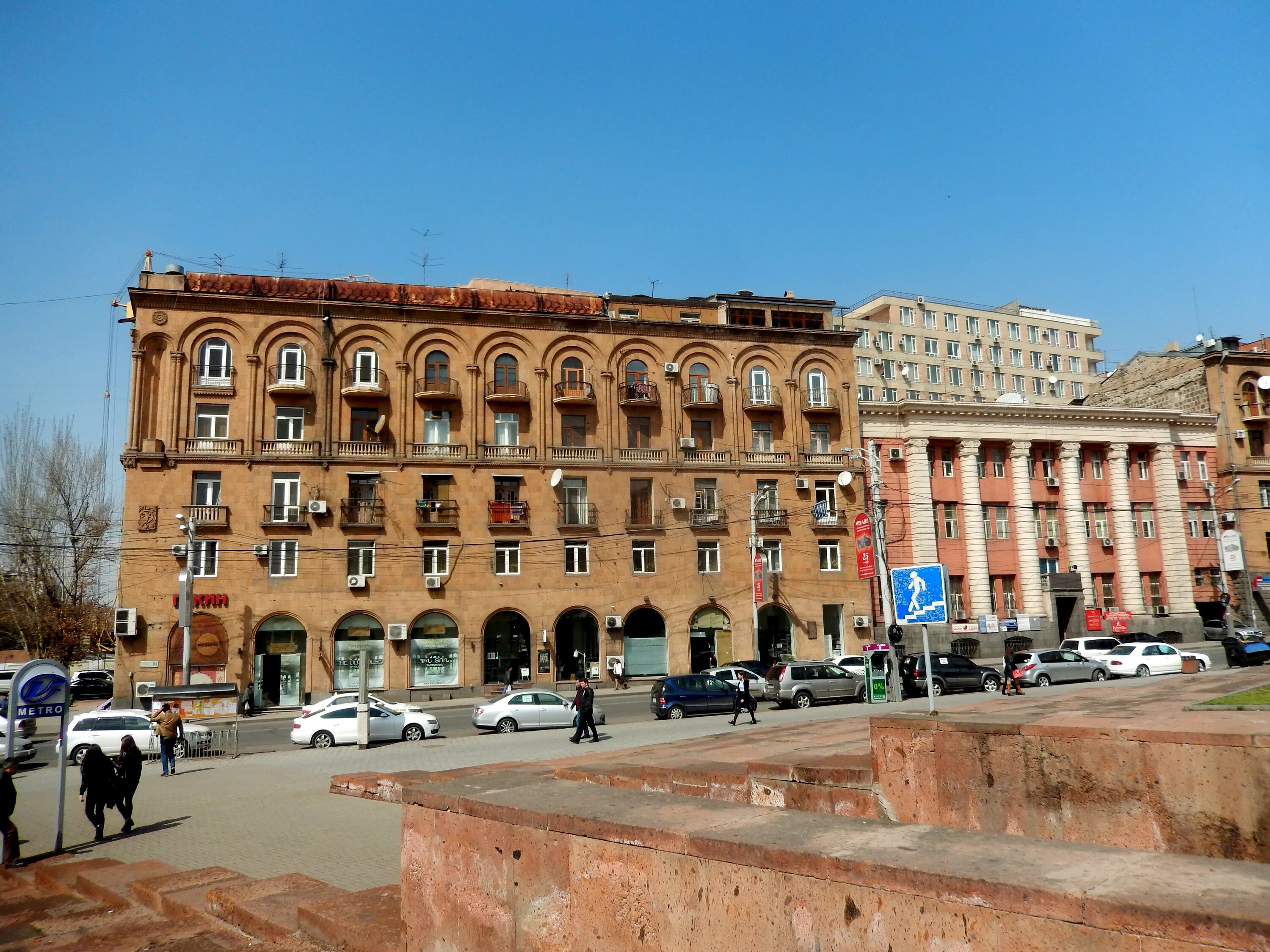 Ереван стрит. Ереван улица абовяна 54. Gharibjanyan. Московян 15 ереван. Ереван стрит.