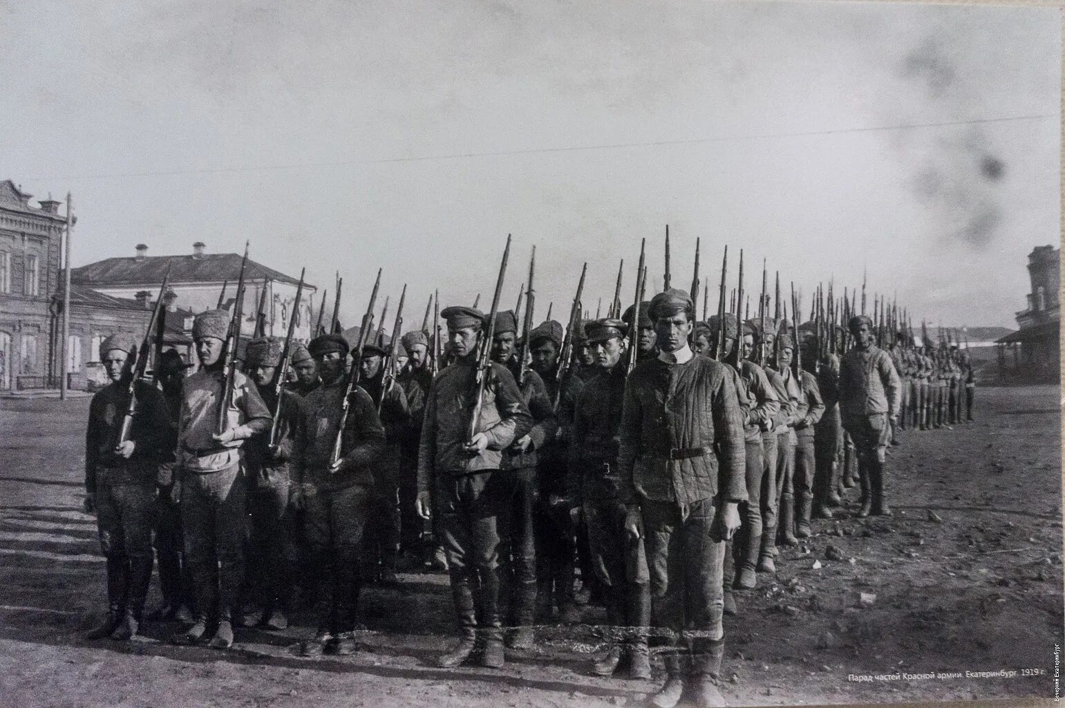 Гражданская война в сибири 1918-1920. 1919 создание. Парад харьков 1919. Добровольческая армия 1917. Белая армия юденича 1919.
