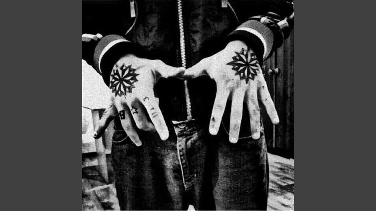 Хулиган принц. Принц не хулиган. Принц не хулиган. Принц не хулиган. По кличке принц.